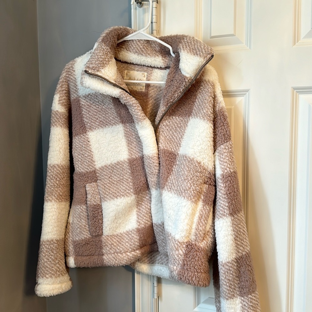 Altar’d State Ladies Fleece Jacket Size XS Plaid cream and rose/mauve